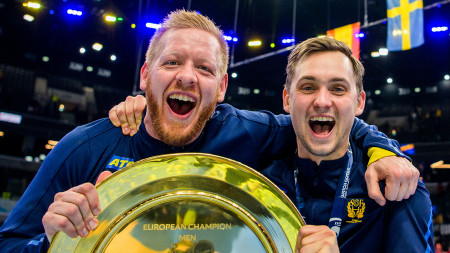 Så följer du svenskarna i helgen