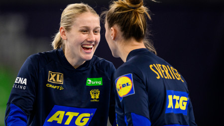 Dubbla matcher mot både Frankrike och Danmark